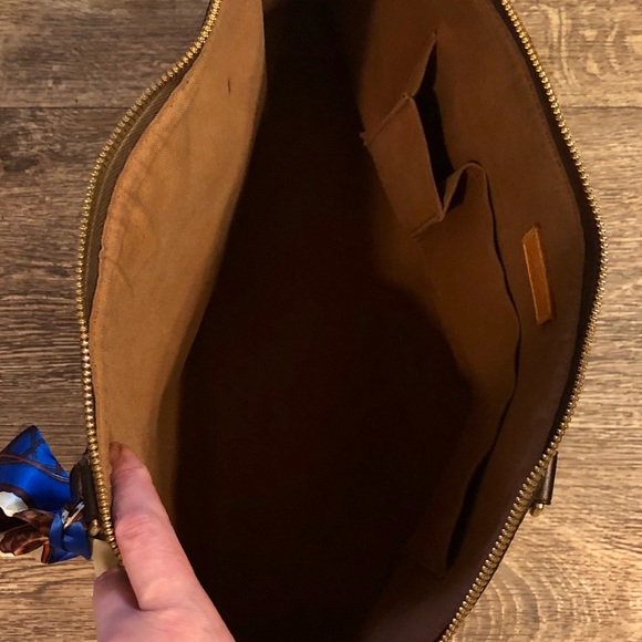 Louis Vuitton Horizontal Lock It Bag - Picture 7 of 8